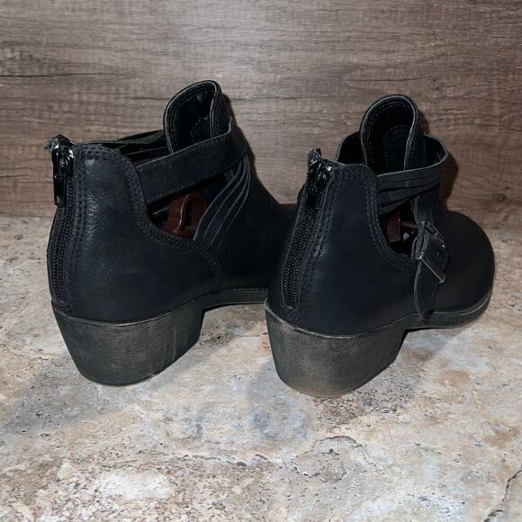 Jellypop MacKay Women’s Size 8M Stock #731808 Ankle Bootie Boots Black Belted - Picture 6 of 13